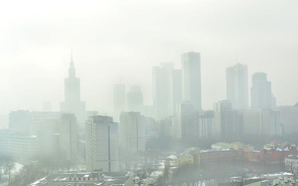 Urzędnicy apelują do mieszkańców o śledzenie aktualnej jakości powietrza za pomocą dedykowanych temu