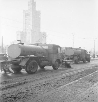 Wystarczy posłać pługi i solarki - pomyśli i dziś wielu, ale sprzęt w latach 70. cierpiał na kilka z