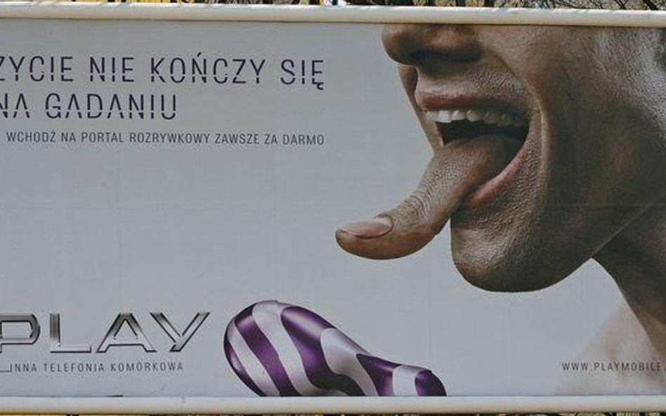 Billboard z reklamą sieci Play