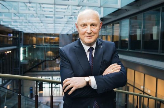 514 mln zł Drugie miejsce przypadło Wojciechowi Jasińskiemu, prezesowi PKN Orlen, który na fotelu sz