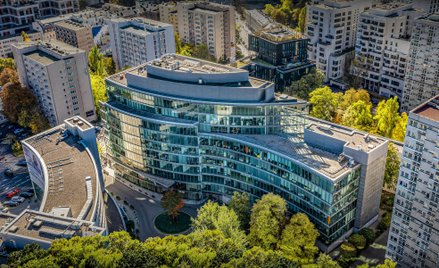 Biurowiec Saski Point wraca na warszawski rynek najmu po gruntownej modernizacji.