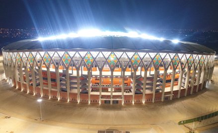 Stadion im. Alassane Outtary - główny obiekt Pucharu Narodów Afryki rozgrywanego w 2024 r. w Wybrzeż