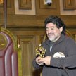 Diego Maradona: Piłka trzymała się jego nogi, jak przyklejona