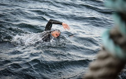 Każdy przepłynięty kilometr przez Sebastiana Karasia oznaczał więcej środków na leczenie dwójki dzie