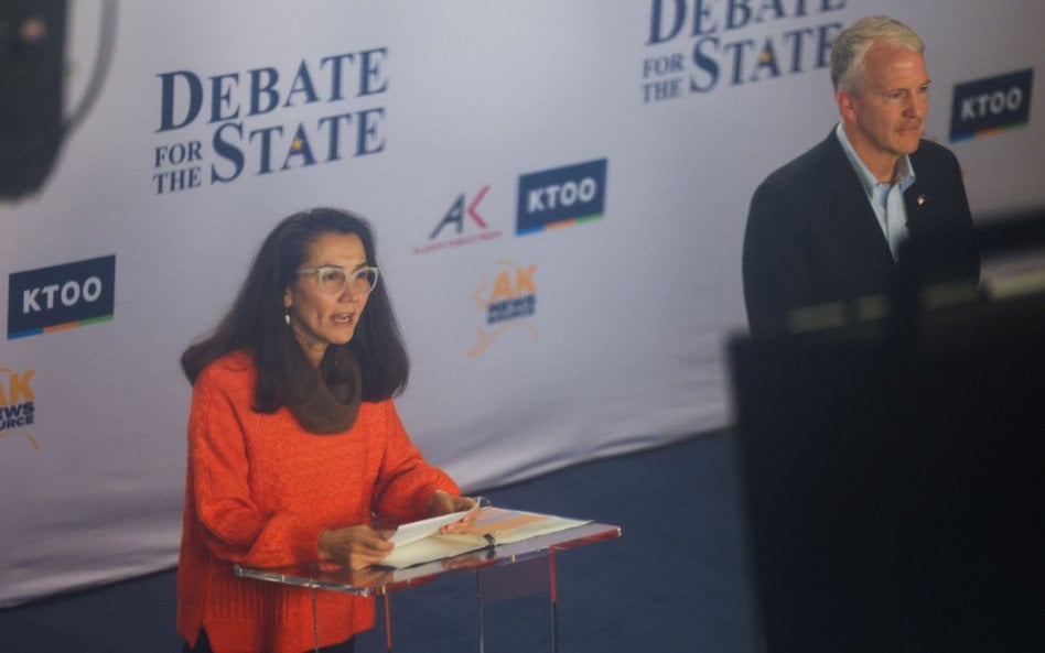 Mary Peltola i republikański senator Dan Sullivan