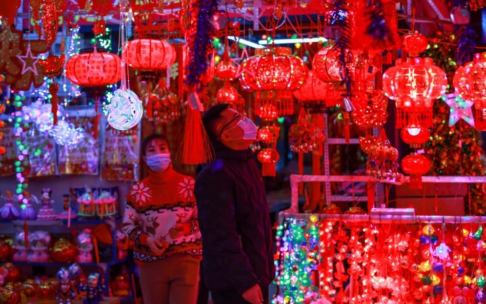 Świateczne dekoracje na bazarze w Hai'an