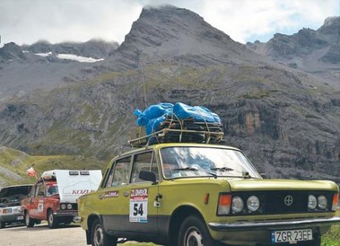 W rajdzie Złombol uczestniczyć mogą tylko pojazdy produkowane w dawnych demoludach.