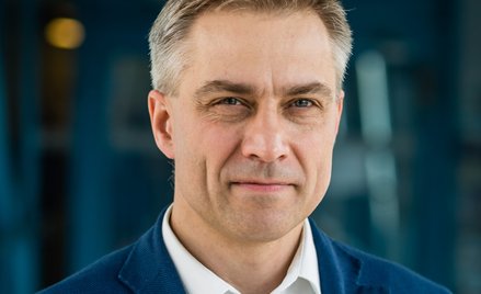 Przerwa w podwyżkach stóp, gdy inflacja wciąż przyspiesza, to błąd - mówi prof. Marek Dąbrowski.