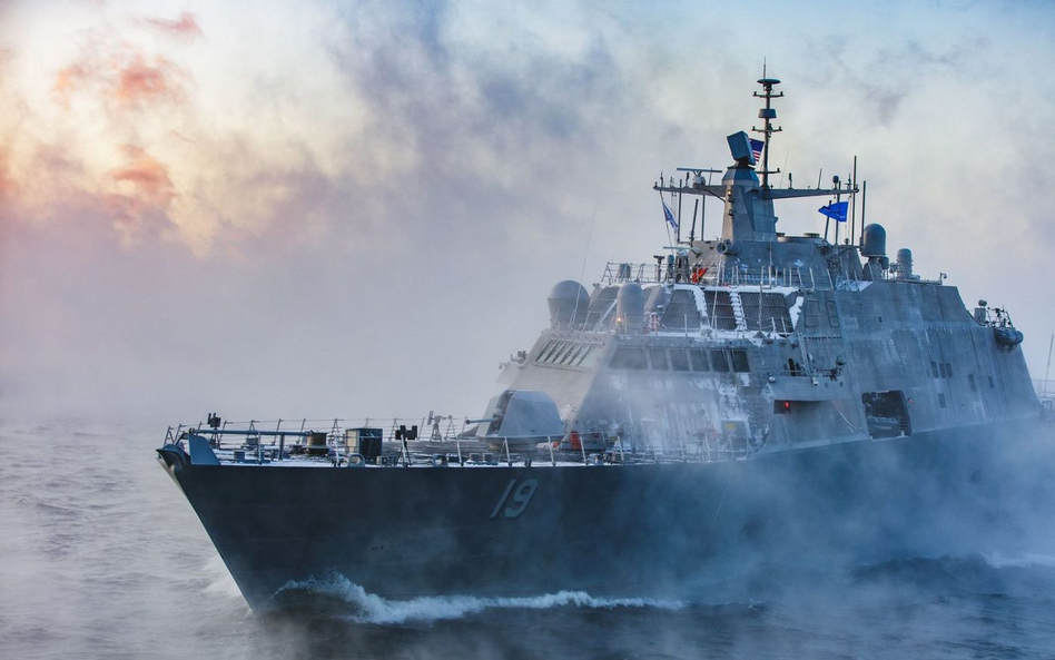 Okręt wielozadaniowy USS St. Louis (LCS 19) podczas prób morskich na wodach jeziora Michigan. Fot./L