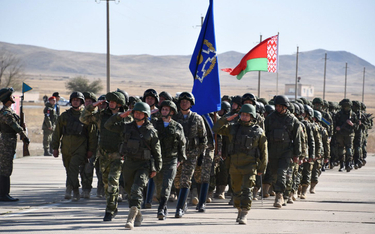 Parada białoruskich oddziałów w czasie poprzednich manewrów OUBZ w Tadżykistanie