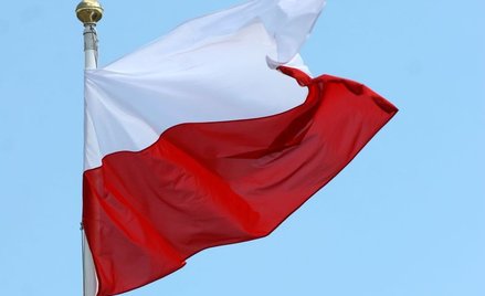 Kancelaria Premiera kupuje flagi po tweecie Morawieckiego