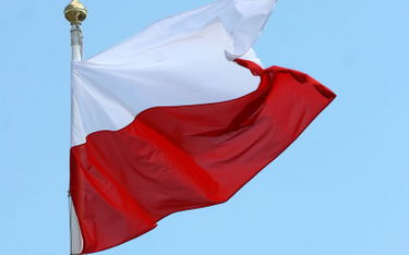 Kancelaria Premiera kupuje flagi po tweecie Morawieckiego