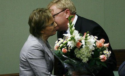 Minister Ewa Kopacz odbiera gratulacje od przewodniczącego klubu PO, Zbigniewa Chlebowskiego