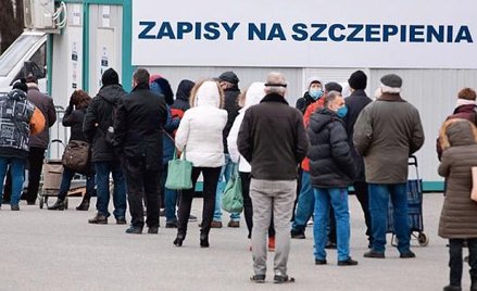 Liczba absencji na umówionych szczepieniach od poniedziałku gwałtownie spada