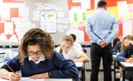 Nauczyciele muszą zejść z piedestału. Ważne badania wśród nastolatków