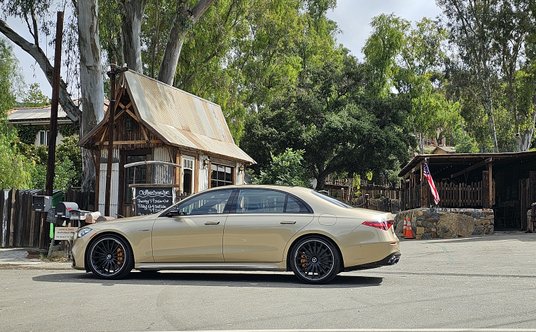 Mercedes-AMG S63 E Performance