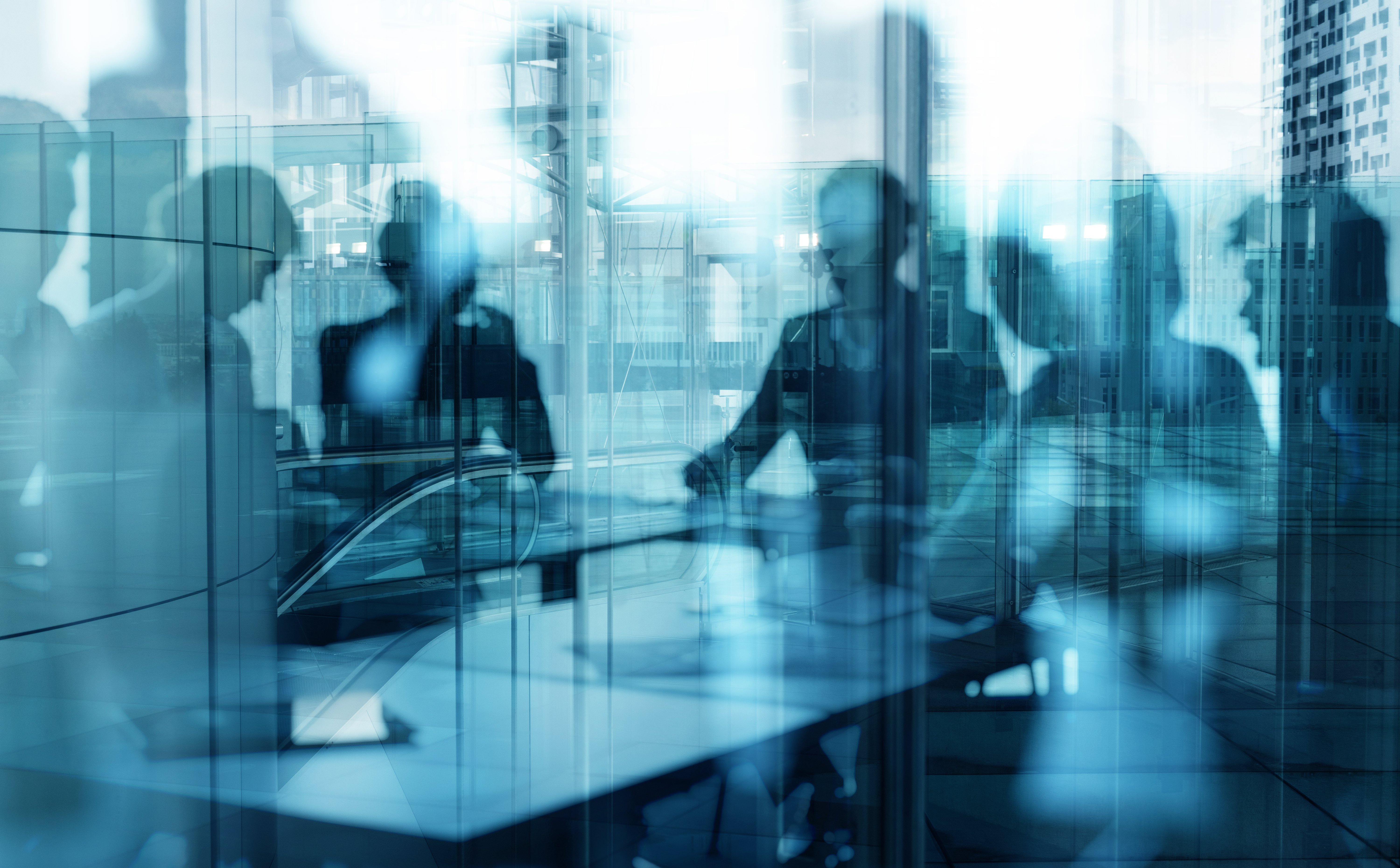 Okienko transferowe w branży finansowej szeroko otwarte