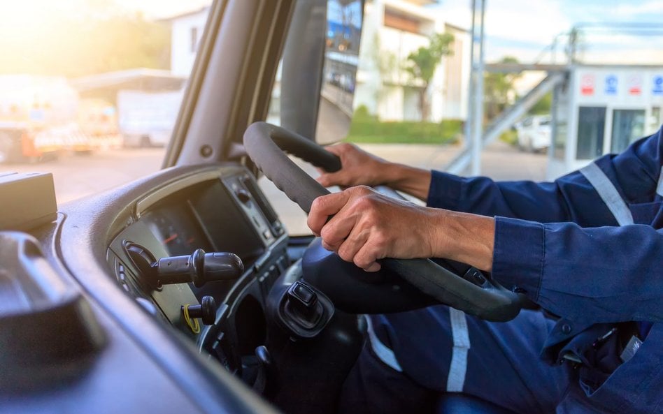 Nowela ustawy o transporcie drogowym: szkolenia online i karta kwalifikacji kierowcy