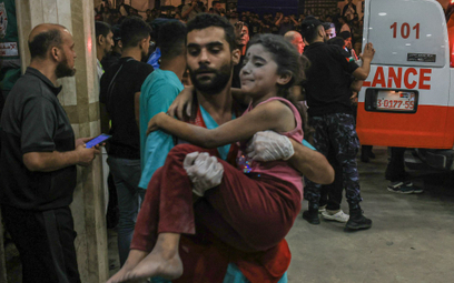 Palestyńczycy twierdzą, że ofiarami ataku na szpital w Strefie Gazy są głównie kobiety i dzieci