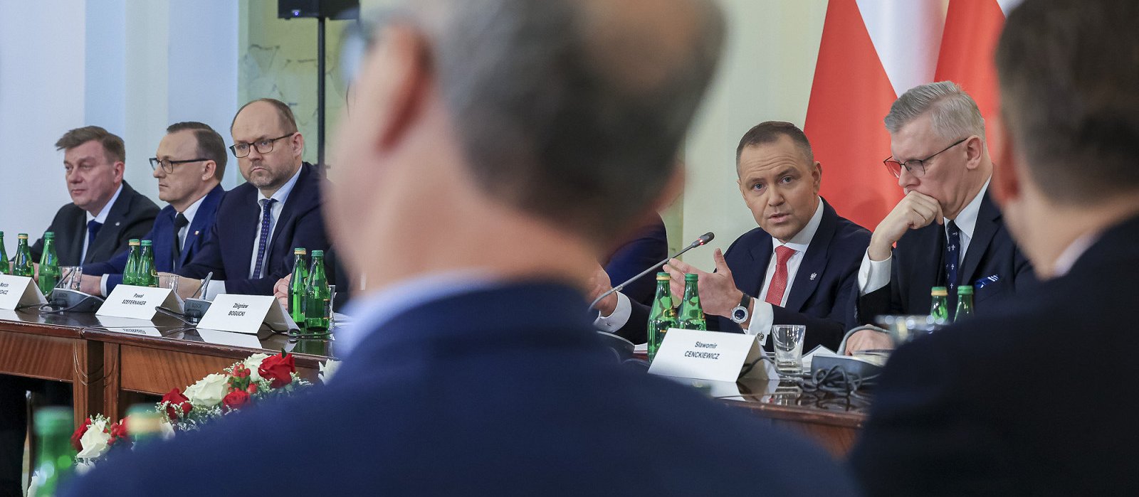 Nowy sondaż dla „Rzeczpospolitej” pokazuje dylemat prezydenta Karola Nawrockiego ws. SAFE