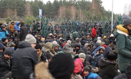 Imigranci na przejściu w Kuźnicy