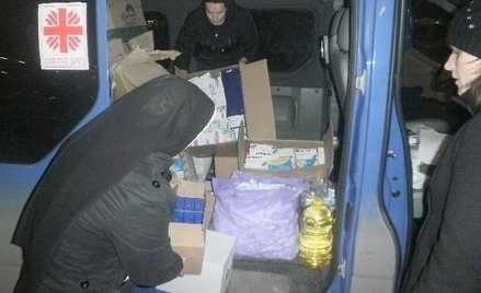 Załadunek transportu humanitarnego ze Lwowa do Kijowa