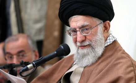 Ajatollah Ali Chamenei, najwyższy przywódca Islamskiej Republiki Iranu, oskarża zagranicę o sprowoko