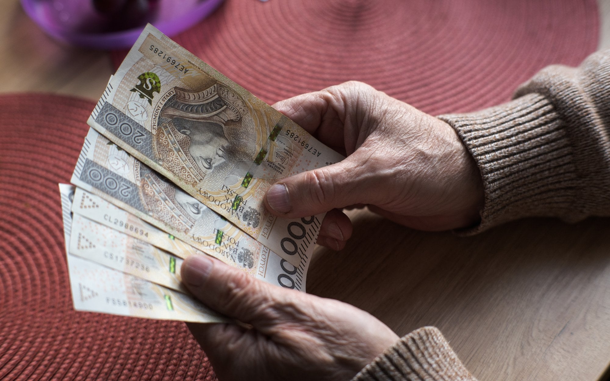 Prawie 7 tys. zł do emerytury. Świadczenie przysługuje jednej grupie seniorów