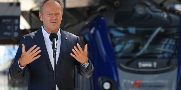 Donald Tusk: Zudujemy najnowocześniejszą kolej w Europie. Cała Polska w trzy godziny