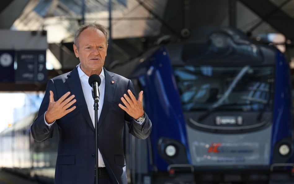 Donald Tusk opowiadał o planach rządu zbudowania najnowocześniejszej sieci kolejowej w Europie na Dw