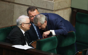Jarosław Kaczyński, Mariusz Błaszczak i Piotr Gliński w Sejmie