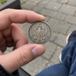 Niewinnie wyglądająca moneta 5-złotowa może być warta ponad 100 tys. złotych