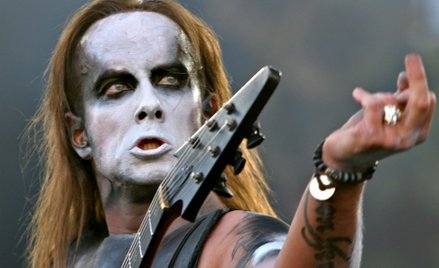 Nergal bohaterem salonów - opinie publicystów