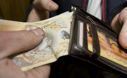 Polacy oszczędzają mniej