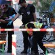 Policja zabezpiecza ślady po niedzielnym samobójczym zamachu imigranta z Syrii w Ansbach