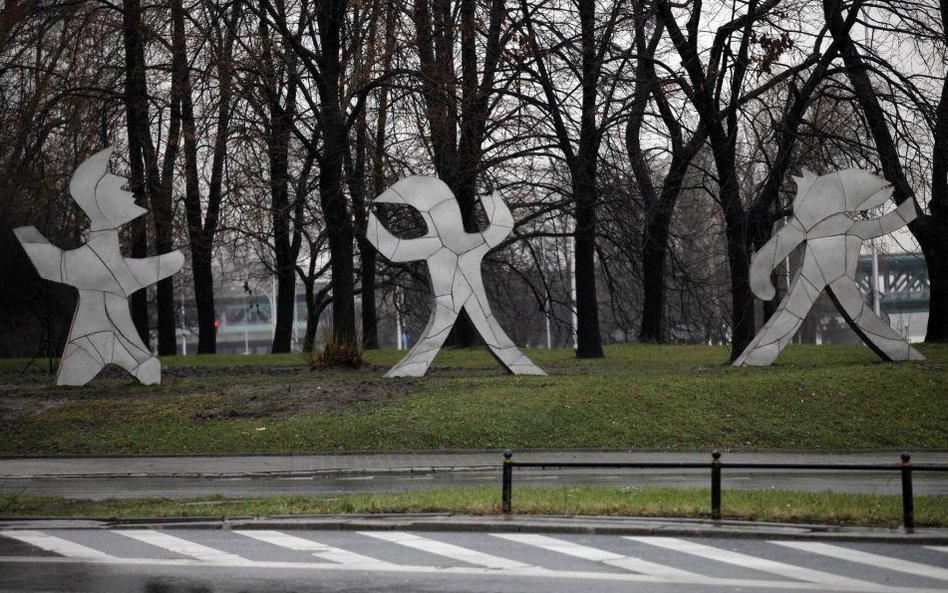 Warszawa, ul. Sanguszki, Park Traugutta. Rzeźba "Rozdroże 2010"
