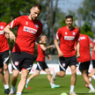 Kadra na treningu w Opalenicy. Od lewej Paweł Dawidowicz, Tomasz Kędziora i Jakub Moder