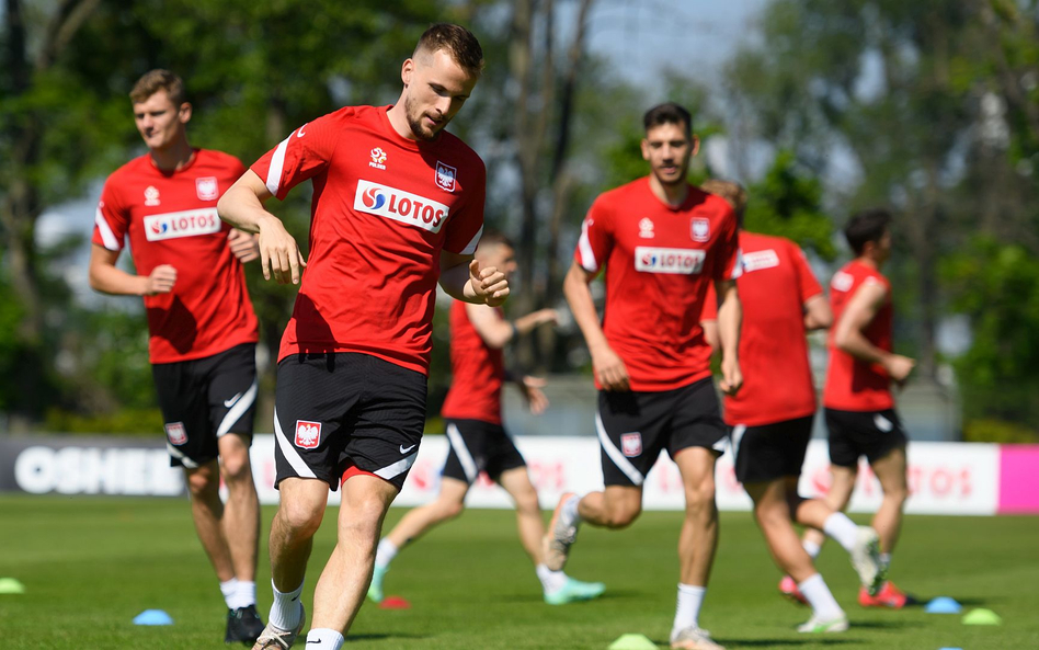 Kadra na treningu w Opalenicy. Od lewej Paweł Dawidowicz, Tomasz Kędziora i Jakub Moder