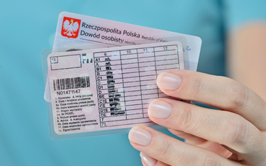 Dowód osobisty i prawo jazdy w smartfonie. Sejm przyjął ustawę