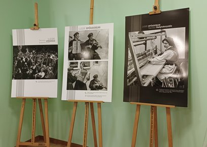 Na wystawę w Muzeum Historii Spółdzielczości w Polsce składa się 27 plansz z archiwalnymi fotografia