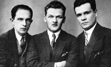 Poeci proletariaccy, autorzy zbioru wierszy „Trzy salwy”. Od lewej: Stanisław Stande, Władysław Bron