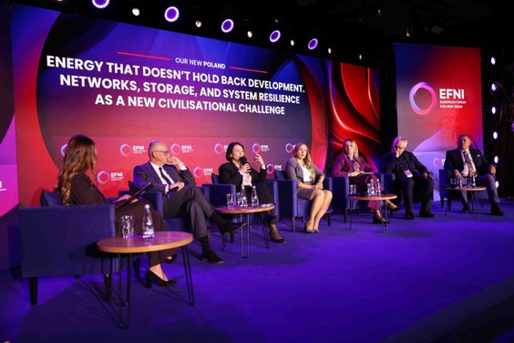 Uczestnicy debaty „Energia, która nie blokuje rozwoju. Sieci, magazyny i odporność systemu – wyzwani