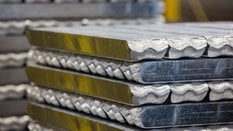 Ceny aluminium rosną, zapasy topnieją. Motoryzacja w kryzysie