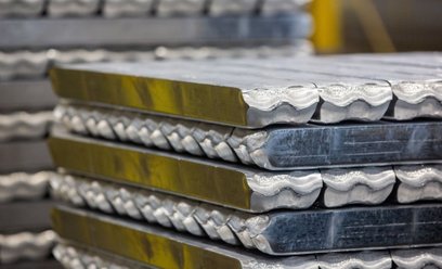 Ceny aluminium rosną, zapasy topnieją. Motoryzacja w kryzysie