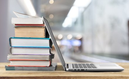 Wiceminister cyfryzacji: Rusza dystrybucja sprzętu komputerowego do szkół