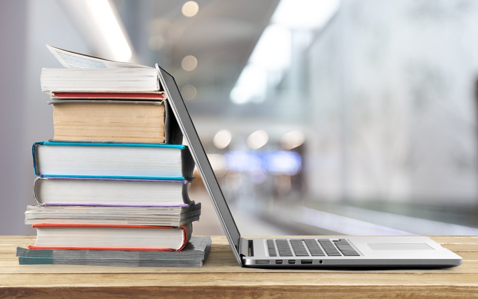 Wiceminister cyfryzacji: Rusza dystrybucja sprzętu komputerowego do szkół