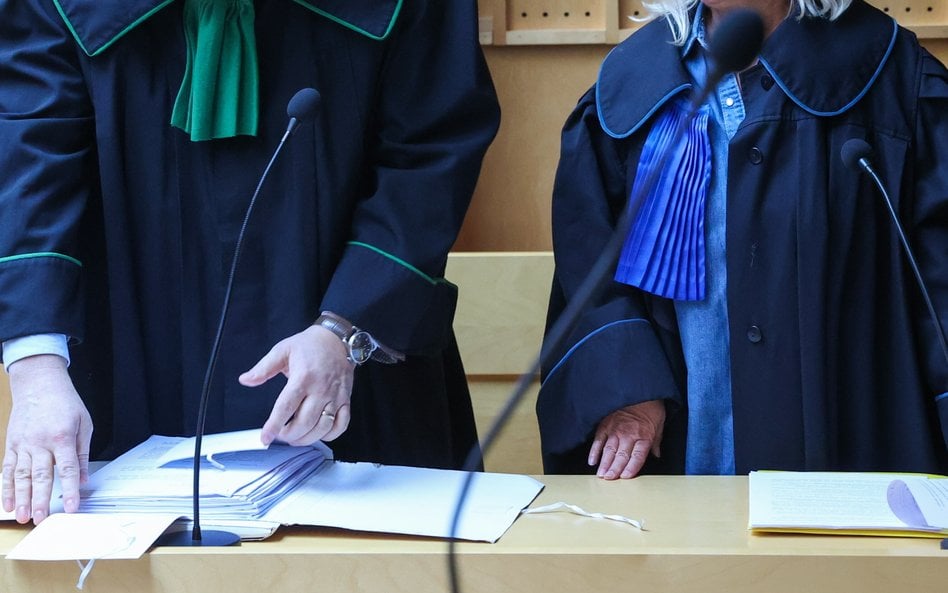 Rząd zmieni przepisy o zawodach adwokata i radcy. Projekt po wakacjach