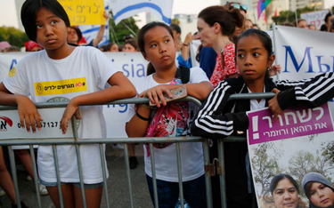 Dzieci filipińskich imigrantów w czasie protestu przeciwko deportacjom dzieci w Tel Awiwie