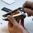 IPhone w trakcie naprawy