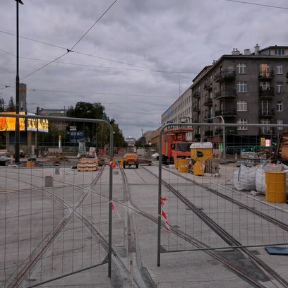 Dzięki postępom prac, tramwaje powrócą na stałe trasy na alei Niepodległości oraz ulicach Rakowiecki